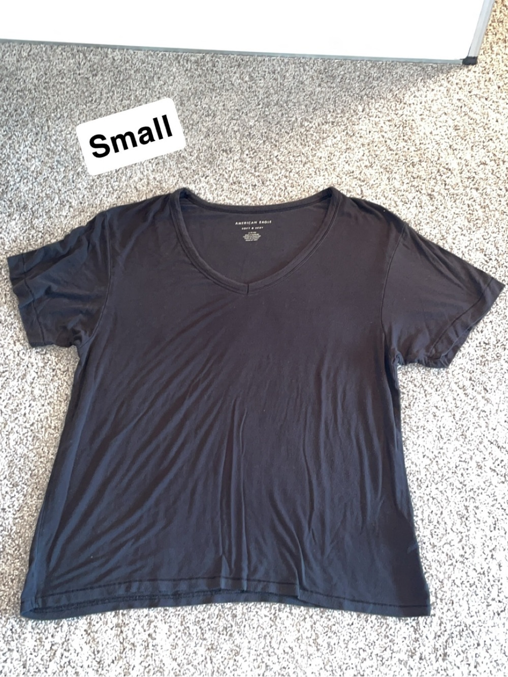 American Eagle Outfitters Black V-Neck Short Sleeve Tee